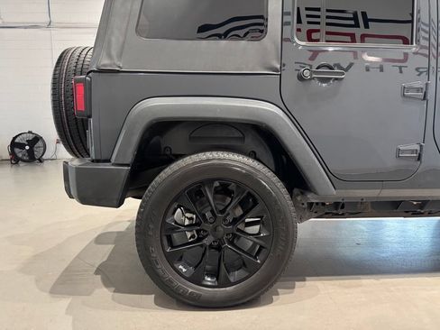 Used 2017 Jeep Wrangler Unlimited Sport w/ Quick Order Package 23S AWD/4WD image 8