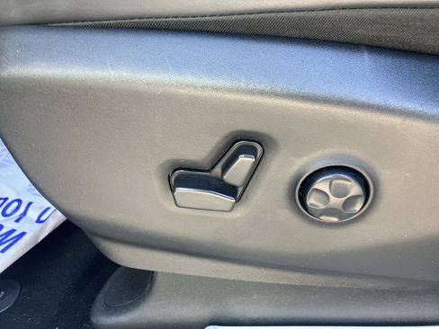 Used 2023 Chrysler Pacifica Touring-L FWD image 20