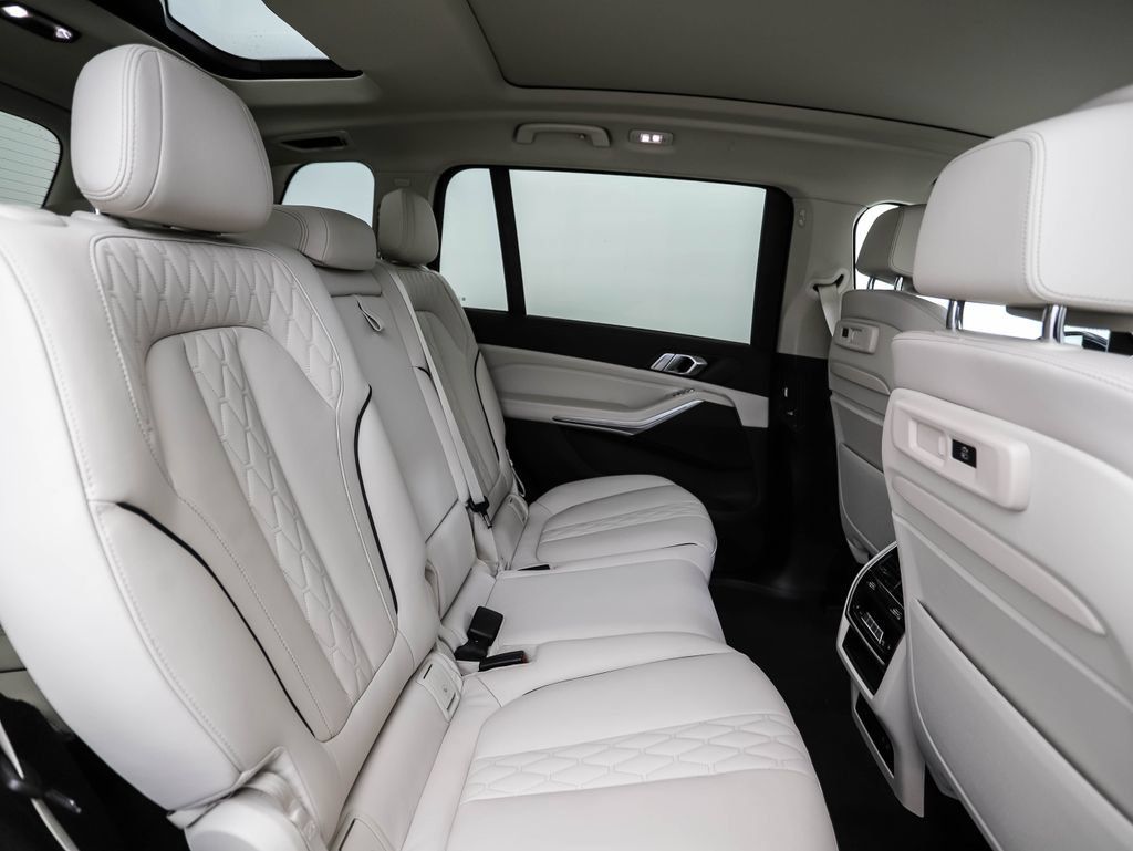 Used 2022 BMW X7 xDrive40i w/ Premium Package AWD/4WD image 33