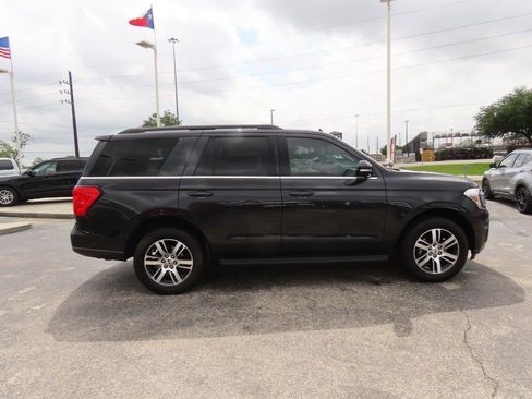 Certified 2024 Ford Expedition XLT image 8