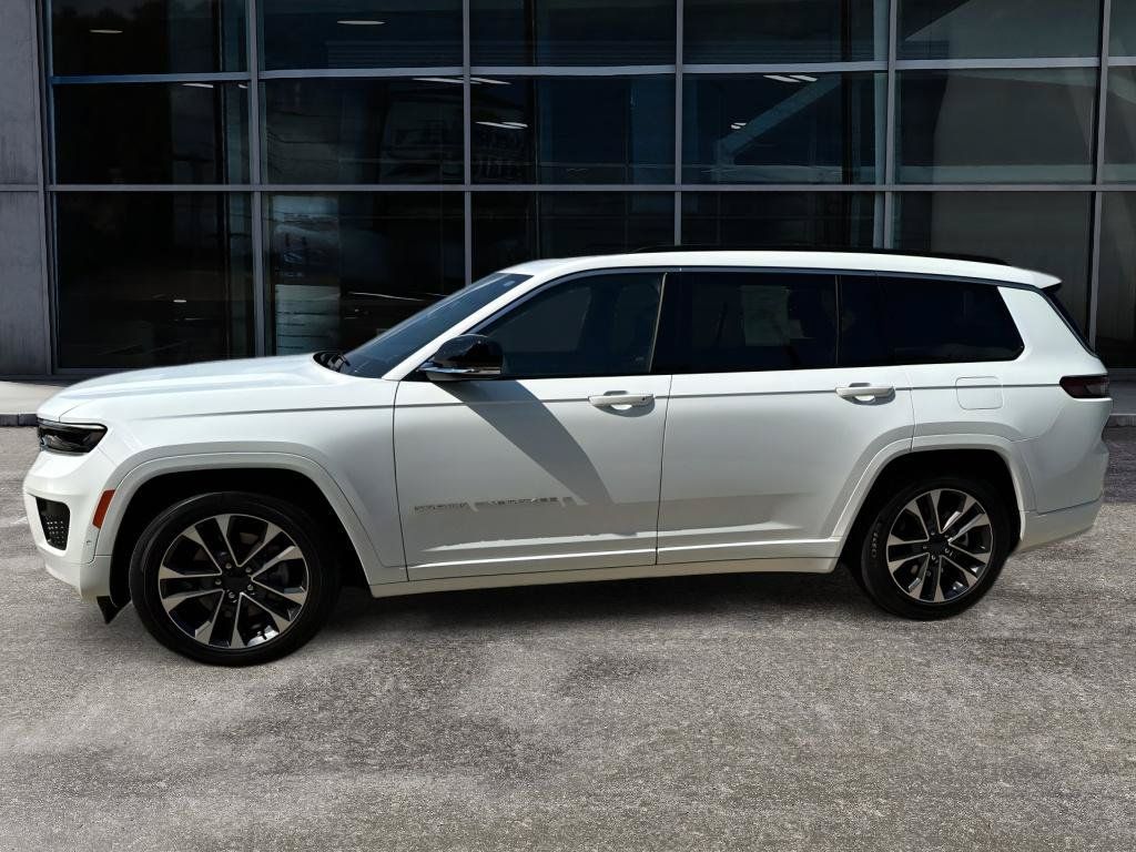 Used 2025 Jeep Grand Cherokee L Overland w/ Luxury Tech Group IV AWD/4WD image 4
