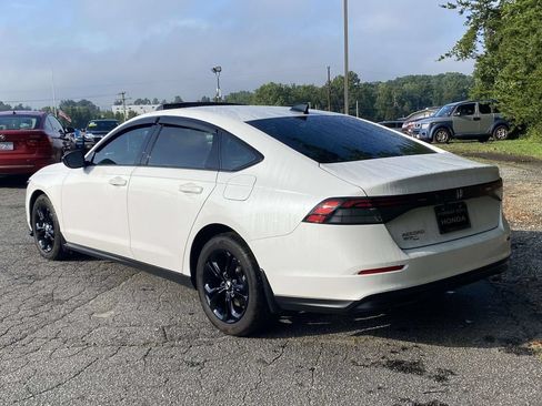 Certified 2025 Honda Accord SE image 3