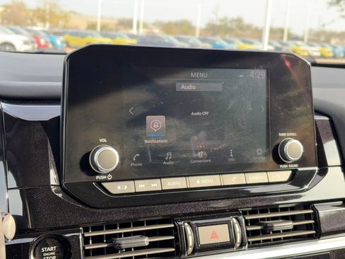 Used 2025 Nissan Pathfinder SV image 17