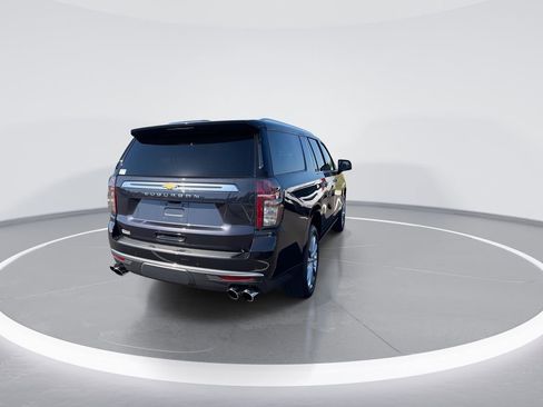 Used 2024 Chevrolet Suburban High Country AWD/4WD image 8