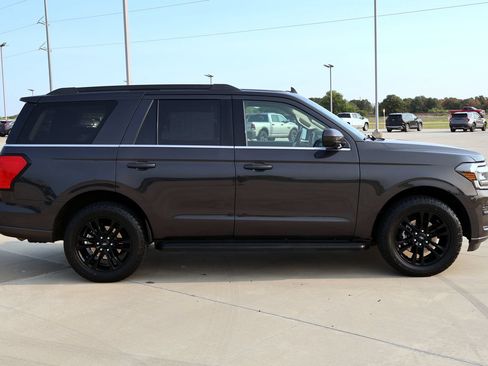 Used 2024 Ford Expedition XLT RWD image 5