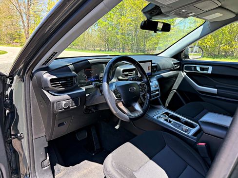Used 2022 Ford Explorer XLT AWD/4WD image 13