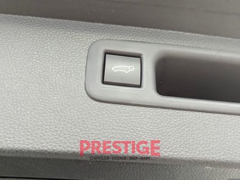 Used 2022 Toyota Highlander XSE image 9