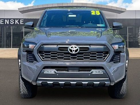 Used 2025 Toyota Tacoma TRD Off-Road w/ TRD Off Road Upgrade Package AWD/4WD image 4