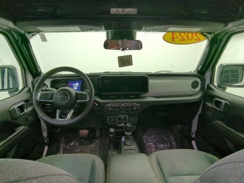 Used 2024 Jeep Wrangler Unlimited Sahara AWD/4WD image 15