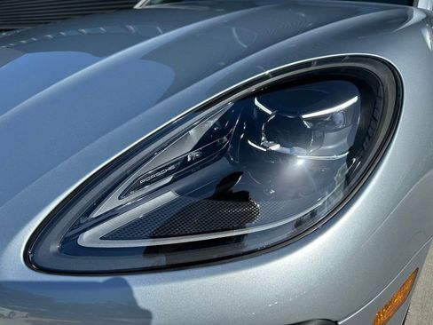 Certified 2025 Porsche Macan AWD/4WD image 13