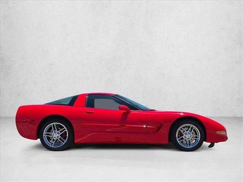 Used 2004 Chevrolet Corvette Coupe w/ Preferred Equipment Group RWD image 4