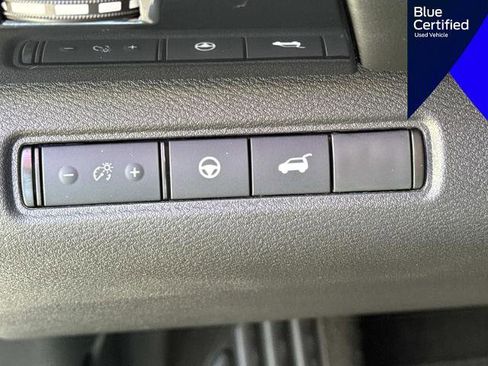 Used 2025 Nissan Pathfinder SV AWD/4WD image 27