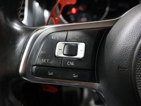 Used 2017 Volkswagen Golf S image 28