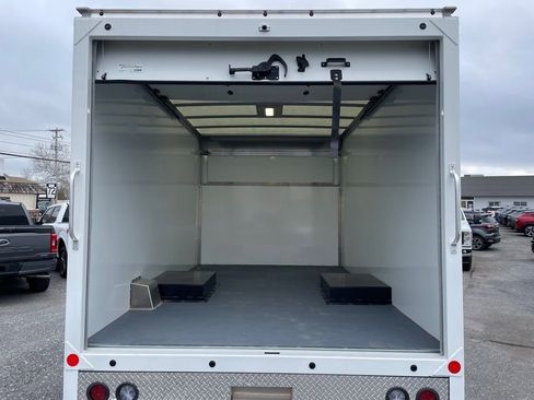 Used 2024 Ford E-450 and Econoline 450 Super Duty w/ Driver's Safety Package RWD image 6