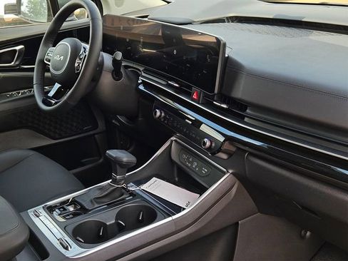 New 2025 Kia Carnival SX Prestige FWD image 8