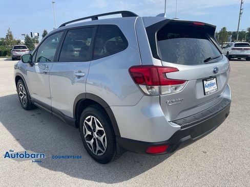 Used 2019 Subaru Forester Premium AWD/4WD image 3