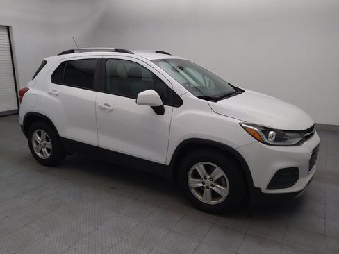 Used 2021 Chevrolet Trax LT w/ Premium Seat Package FWD image 11