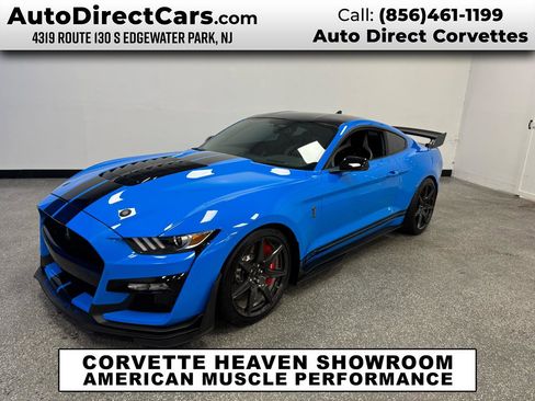 Used 2022 Ford Mustang Shelby GT500 w/ Carbon Fiber Track Pack image 1
