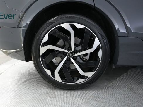 Used 2024 Audi Q8 e-tron Premium Plus w/ Premium Plus Package AWD/4WD image 22