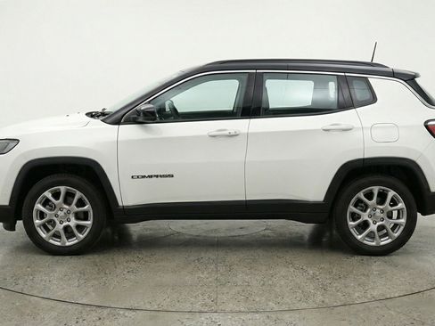 Used 2025 Jeep Compass Limited image 5