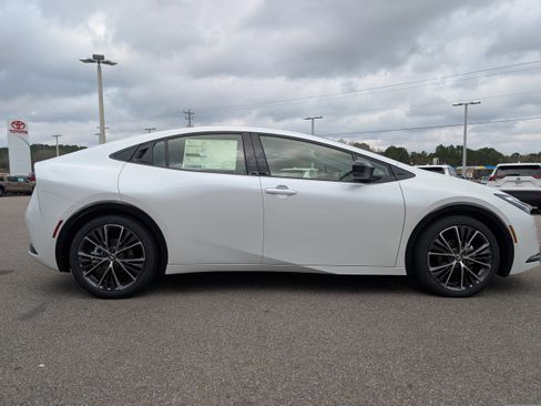 New 2026 Toyota Prius XLE image 7