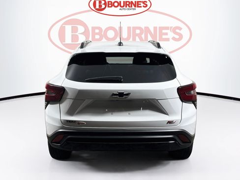 Used 2024 Chevrolet Trax RS w/ Driver Confidence Package FWD image 9