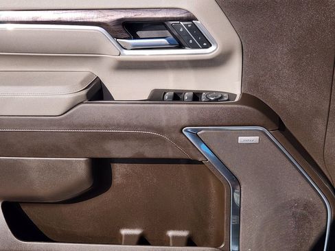 Used 2025 Chevrolet Silverado 2500 LTZ w/ Z71 Chrome Sport Edition image 23