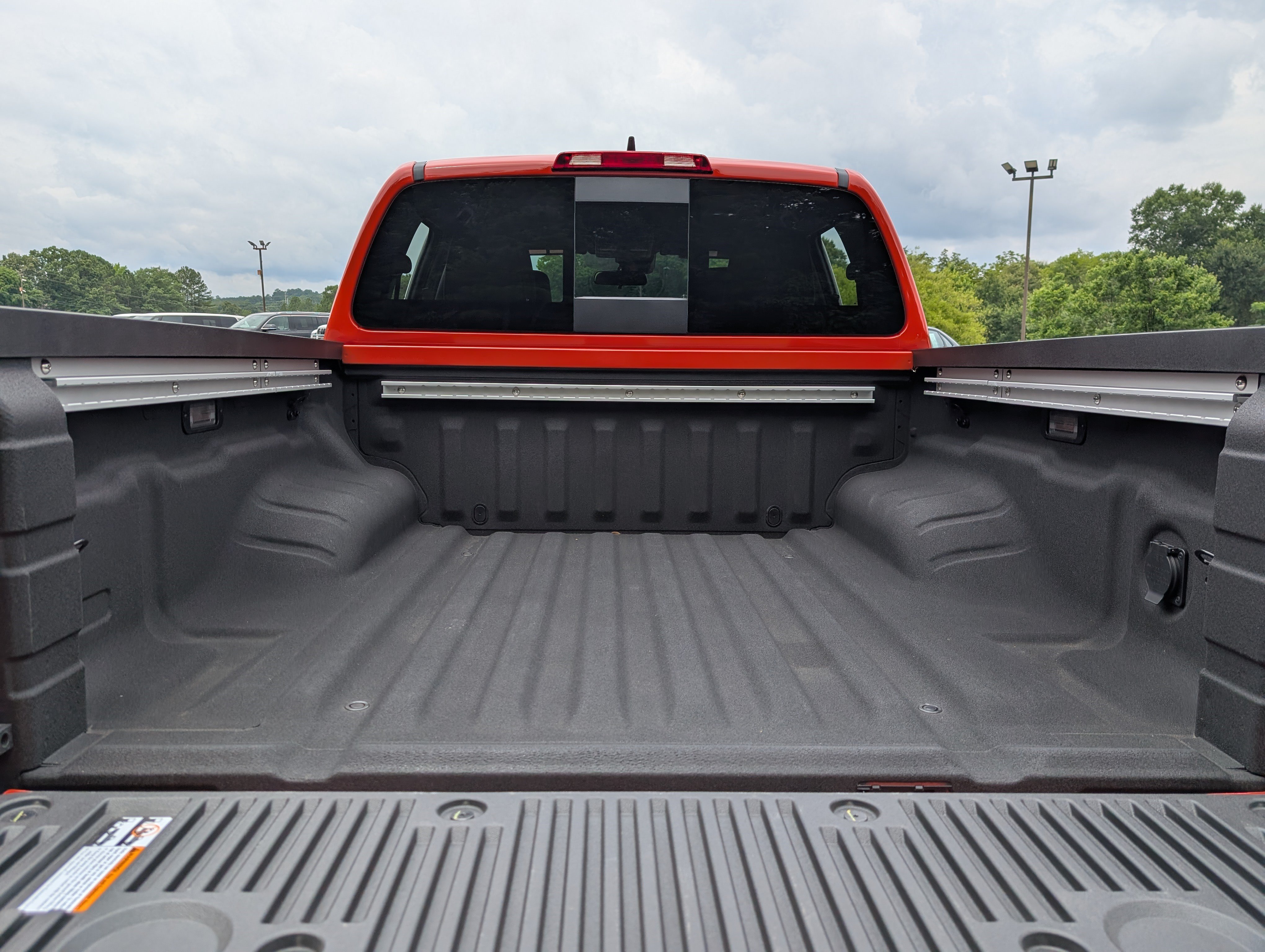 Used 2025 Nissan Frontier PRO-4X w/ Pro Convenience Package AWD/4WD image 18