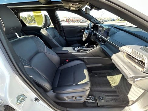 Used 2025 Toyota Crown Signia AWD/4WD image 31