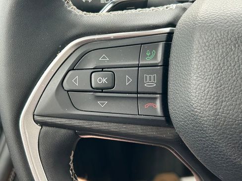 Used 2024 Jeep Grand Cherokee L Altitude AWD/4WD image 39