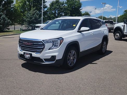 Used 2024 GMC Terrain SLT AWD/4WD image 2