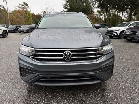 Used 2023 Volkswagen Tiguan SE image 2