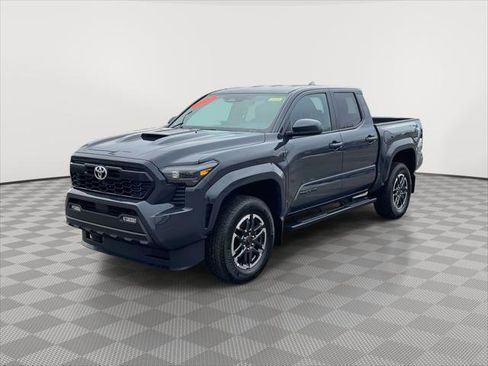 Used 2025 Toyota Tacoma TRD Sport image 3