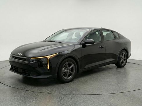 Used 2025 Kia K4 FWD image 3