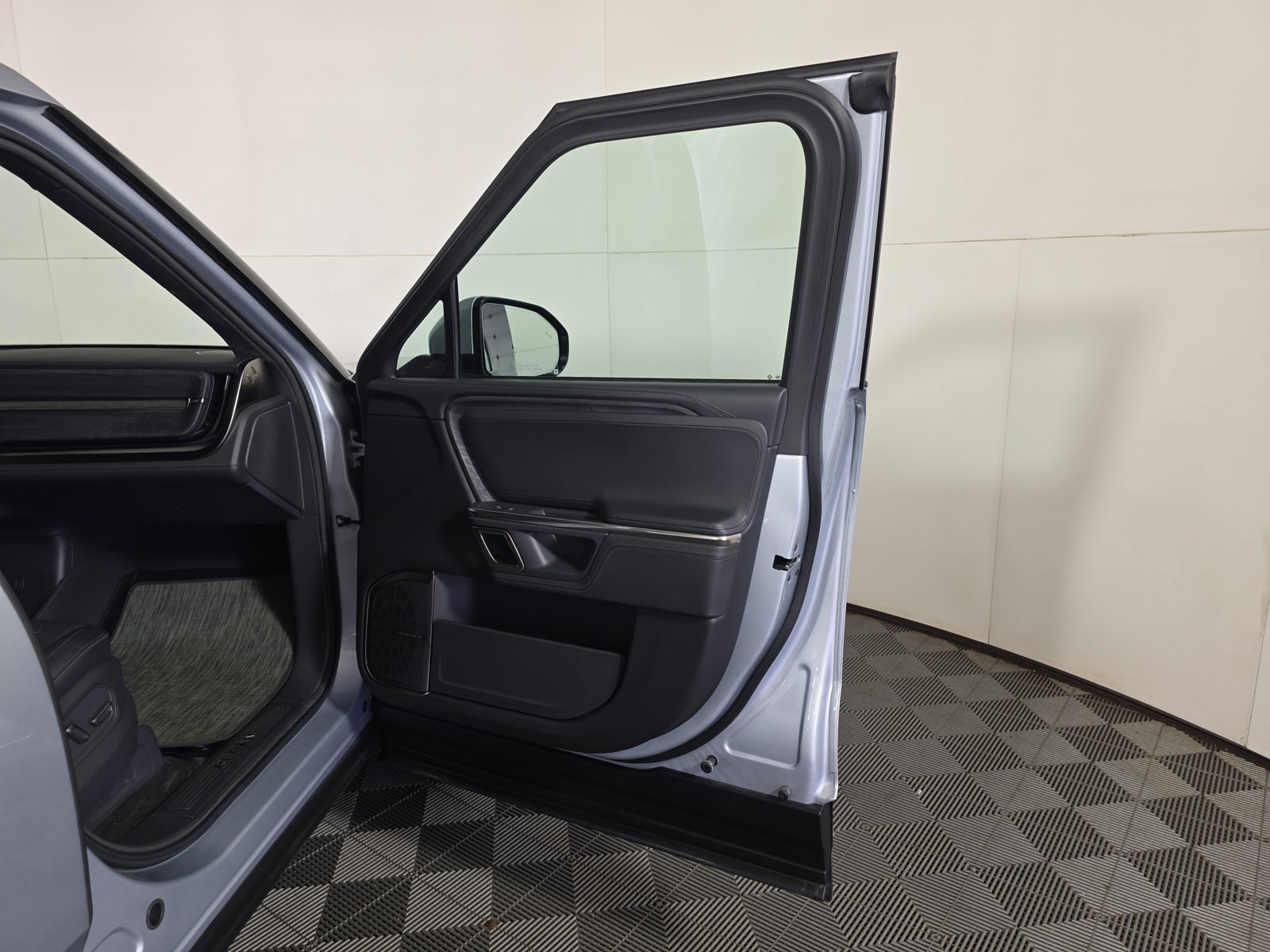Used 2023 Rivian R1T Adventure Quad AWD/4WD image 18