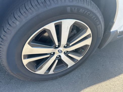 Used 2018 Subaru Outback 3.6R Limited image 12