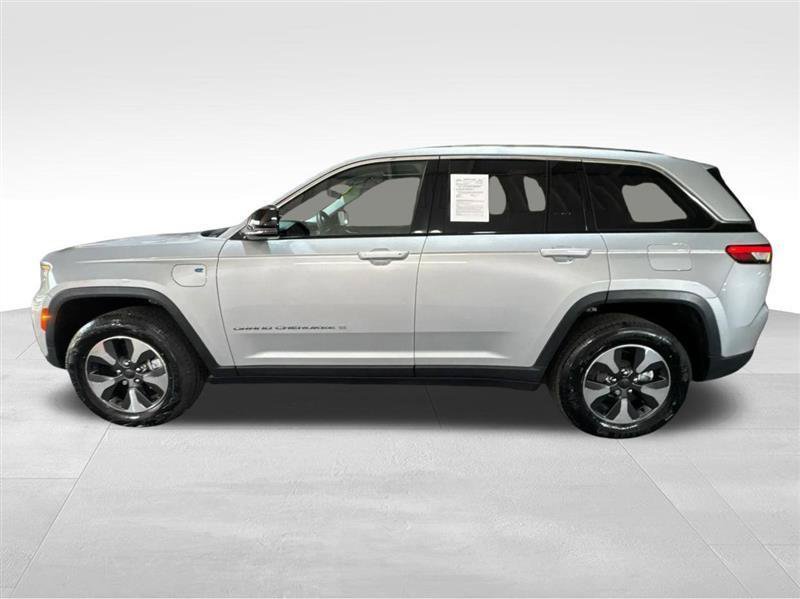 Used 2023 Jeep Grand Cherokee 4WD 4xe image 8