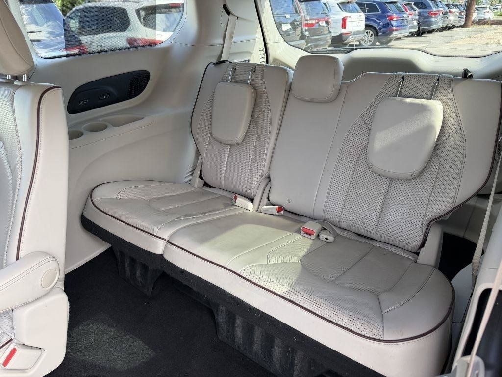 Used 2020 Chrysler Pacifica Limited FWD image 14