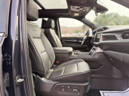 Used 2024 GMC Yukon XL Denali image 35