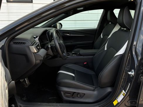 Used 2025 Toyota Camry SE FWD image 10