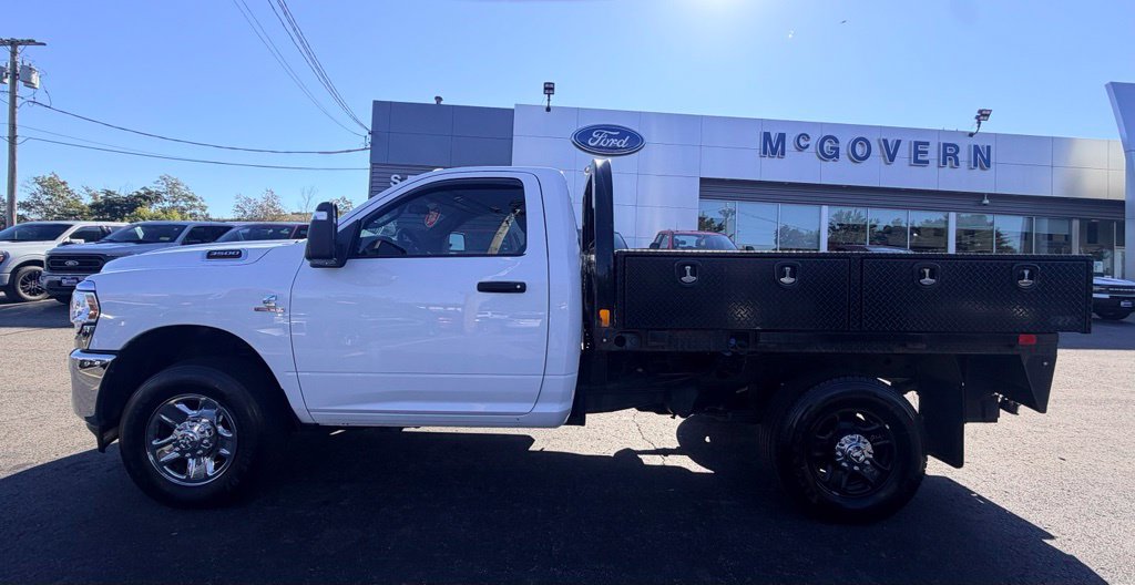 Used 2024 RAM 3500 Tradesman w/ Chrome Appearance Group AWD/4WD image 4