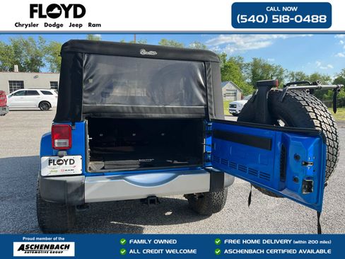 Used 2015 Jeep Wrangler Unlimited Sahara w/ Connectivity Group AWD/4WD image 27