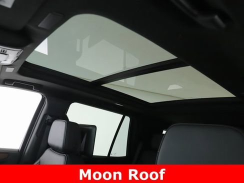 Used 2025 GMC Yukon Denali w/ Denali Reserve Package image 19