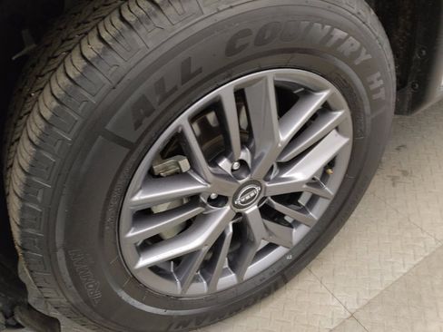 Used 2024 Nissan Rogue S AWD/4WD image 31