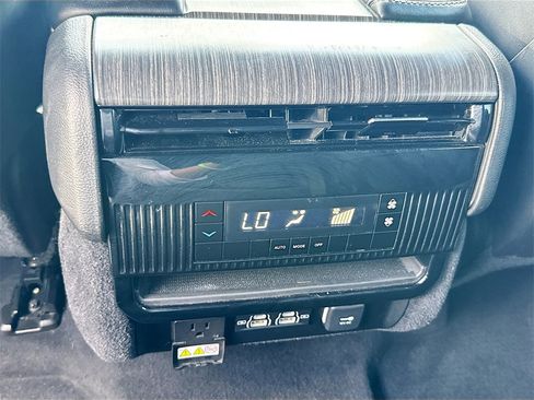 Used 2023 Jeep Wagoneer L Series II image 28