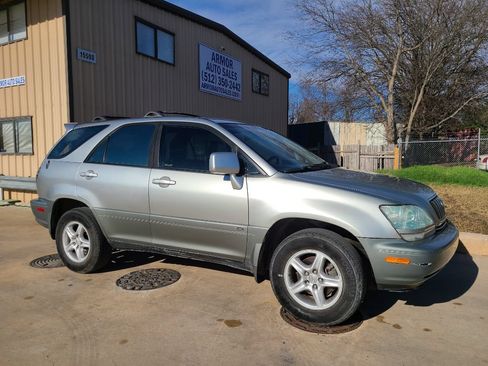 Used 2001 Lexus RX 300 w/ Premium Pkg Plus FWD image 1