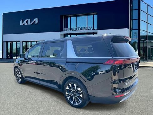 Used 2022 Kia Carnival EX FWD image 4