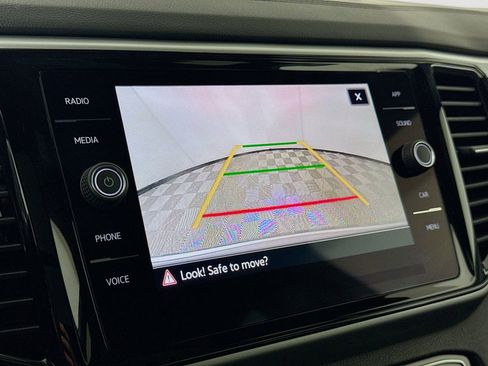 Certified 2023 Volkswagen Atlas Cross Sport SE w/ Panoramic Sunroof Package AWD/4WD image 17
