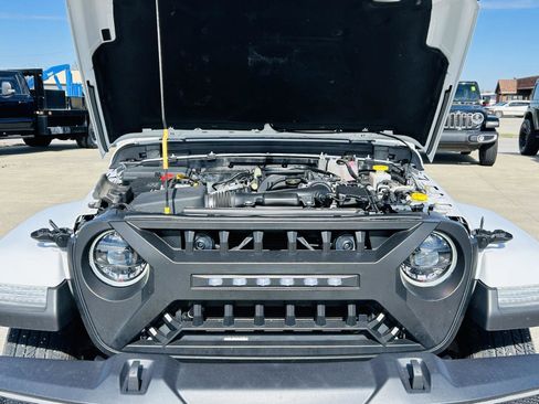 Used 2024 Jeep Gladiator Sport image 40