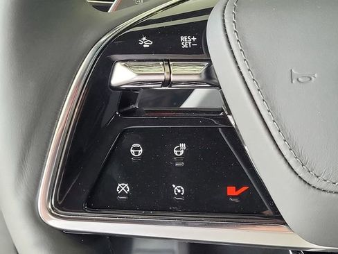 New 2026 Cadillac Lyriq V image 24